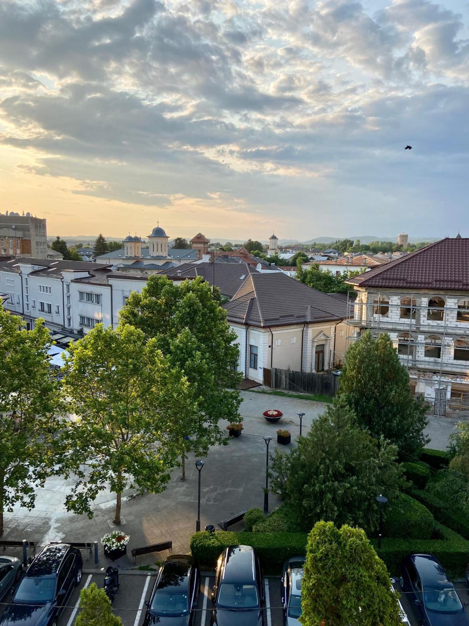 Old Town View- Ultracentral Apartment Targoviste Eksteriør bilde