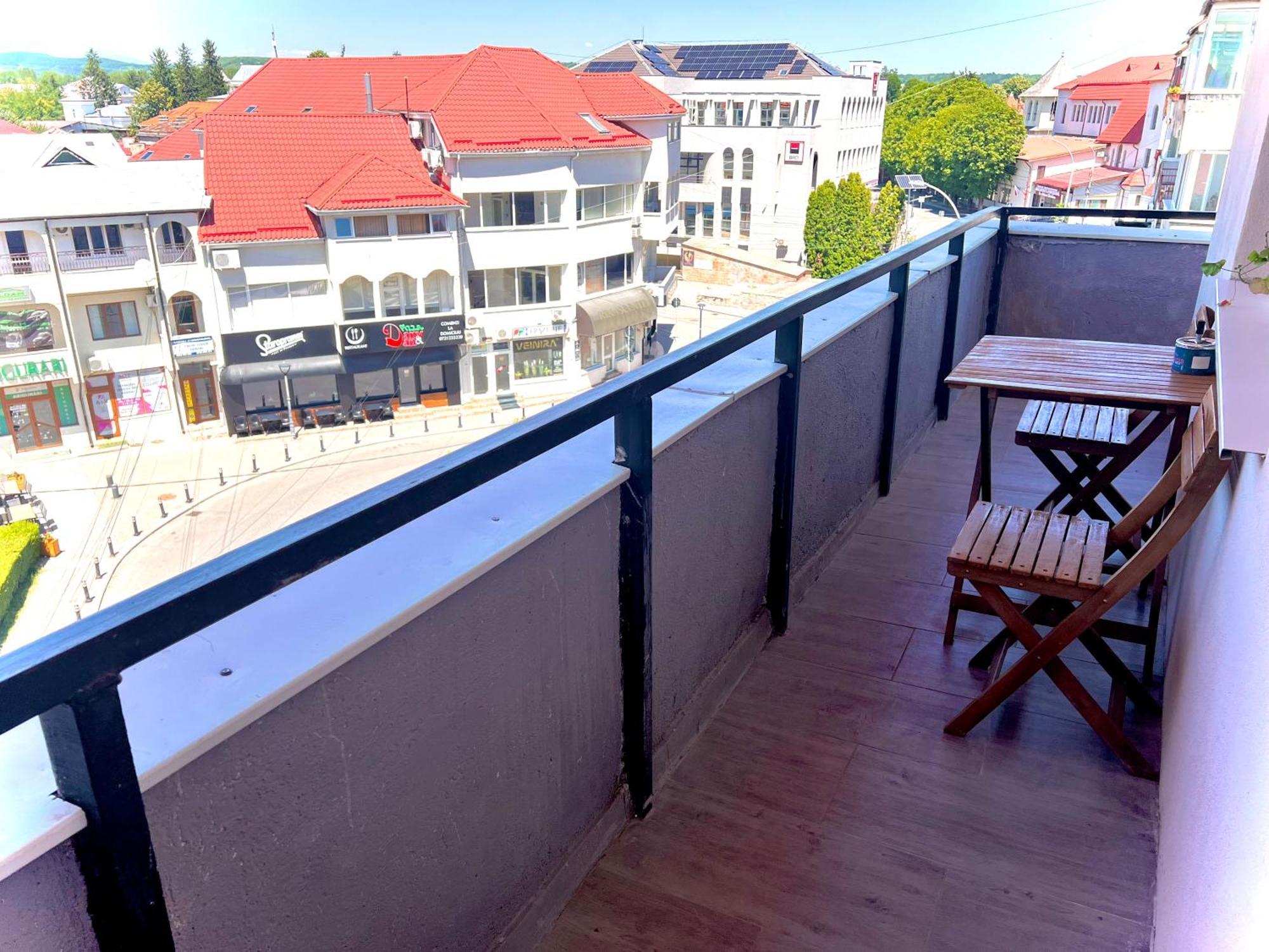 Old Town View- Ultracentral Apartment Targoviste Eksteriør bilde